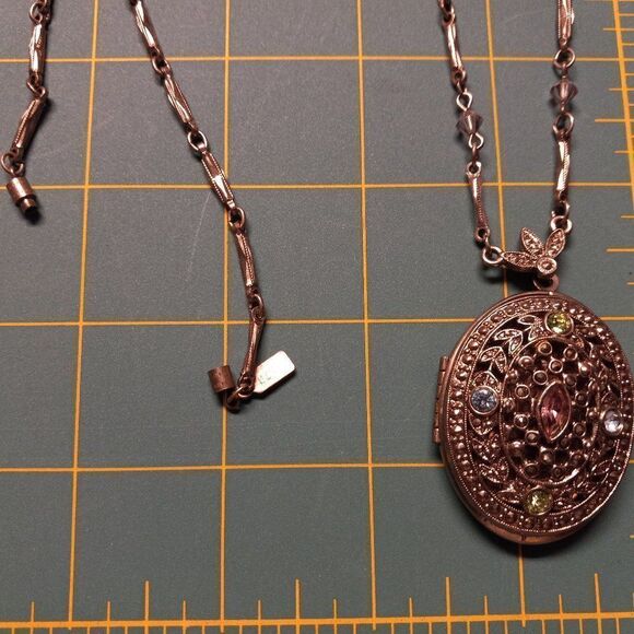 Locket on a silver colored chain 1928 necklace - Picture 5 of 6